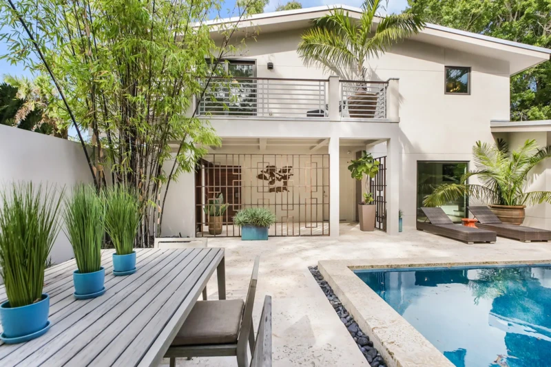 Modern Sarasota home with pool patio staging