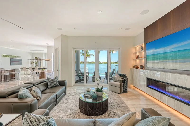 Contemporary living room Lido Shores